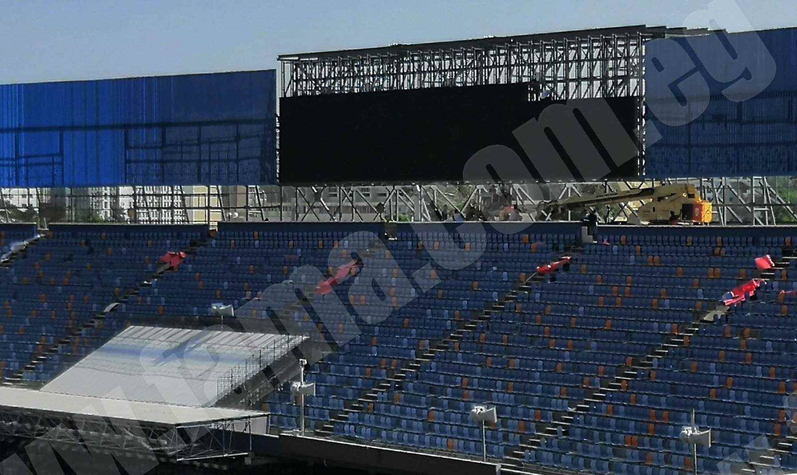 شاشات العرض الخارجية العملاقة