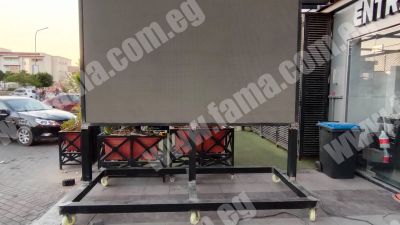 Giant outdoor LED screens for cafes check discounts