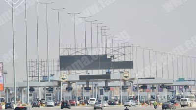 Street and bridge advertising display screens