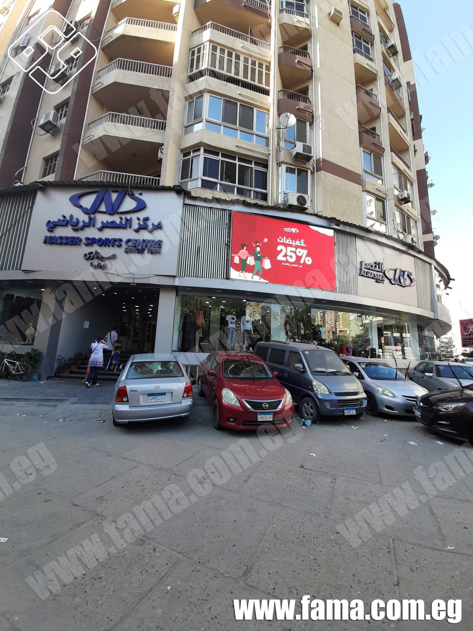 Types and uses of advertising screens